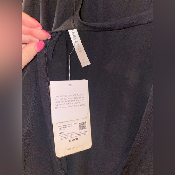 NEW Fabletics Twist Back Tee size L - Picture 3 of 3